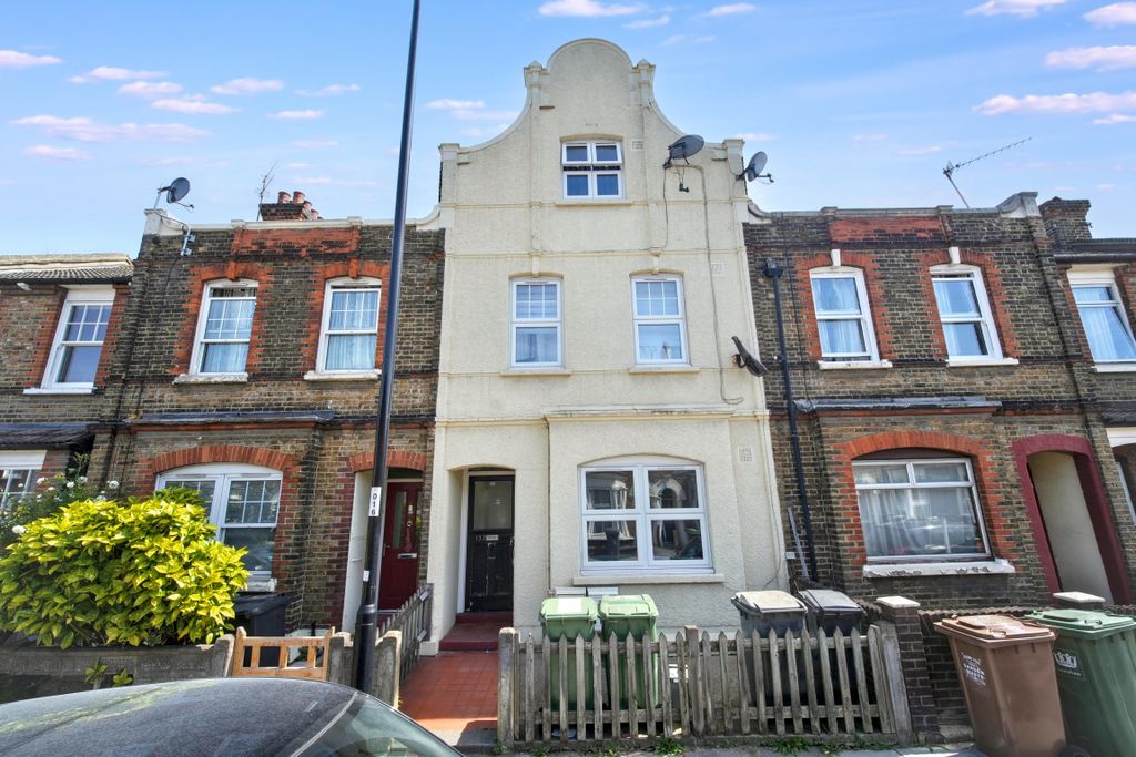 Property photo 1 of 11 Flat A, 137 Trundleys Road, Deptford, London, Se8 5Jq