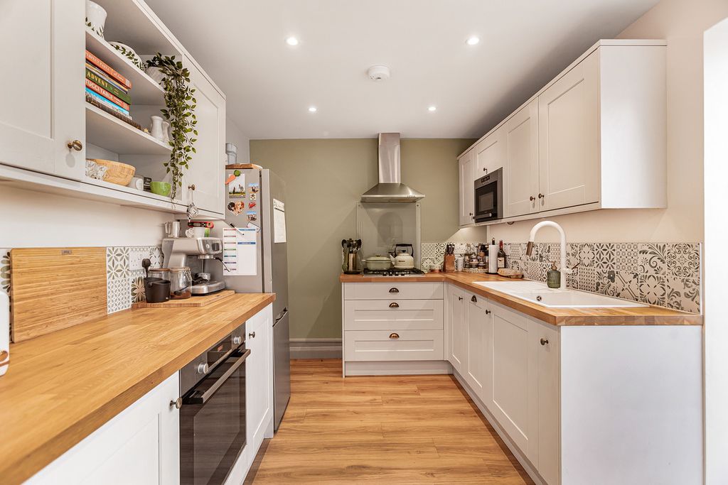 Property photo 3 of 24