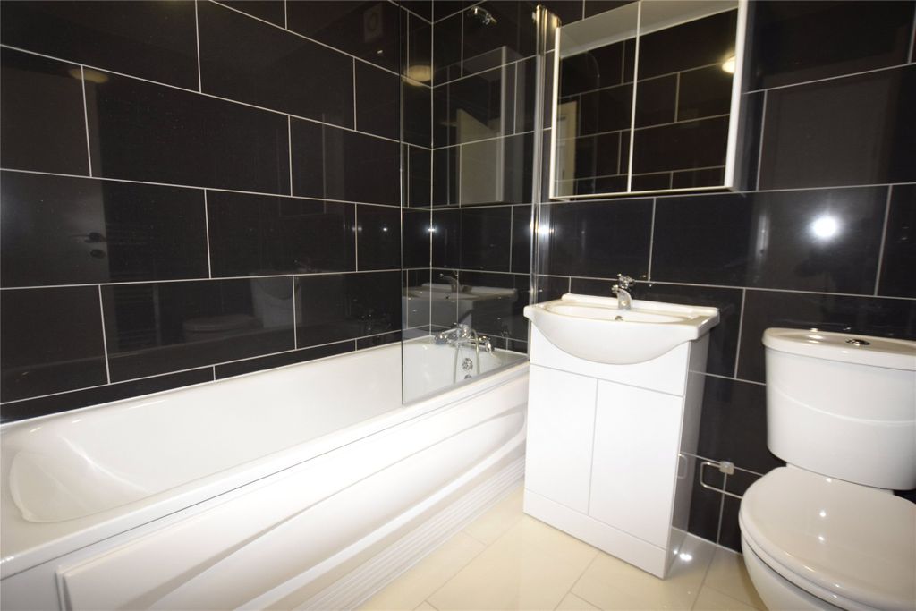 Property photo 3 of 8 Bathroom