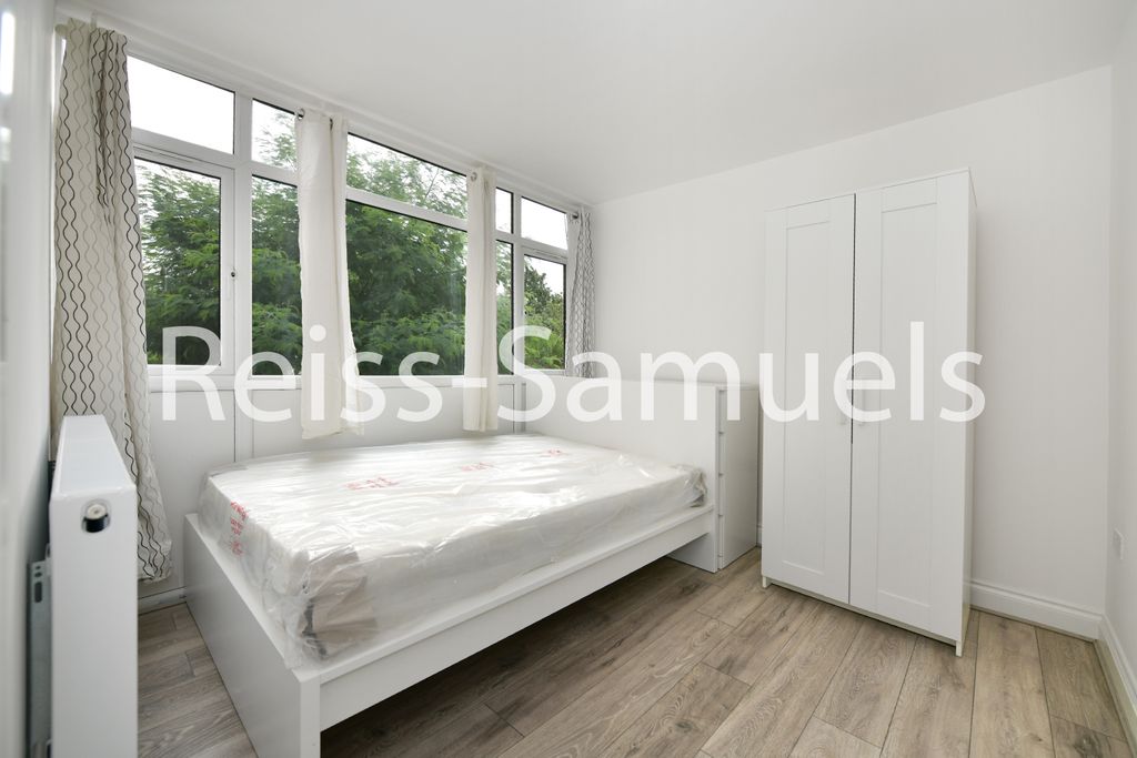 Property photo 3 of 34
