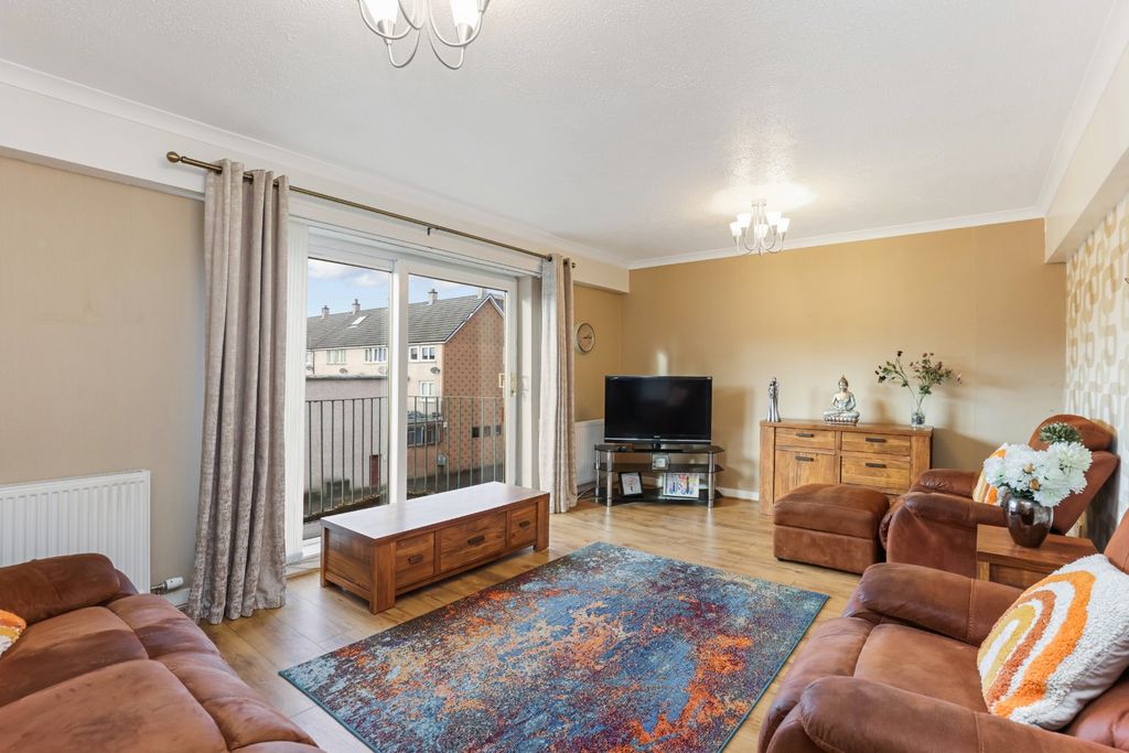 Property photo 2 of 15 Lounge