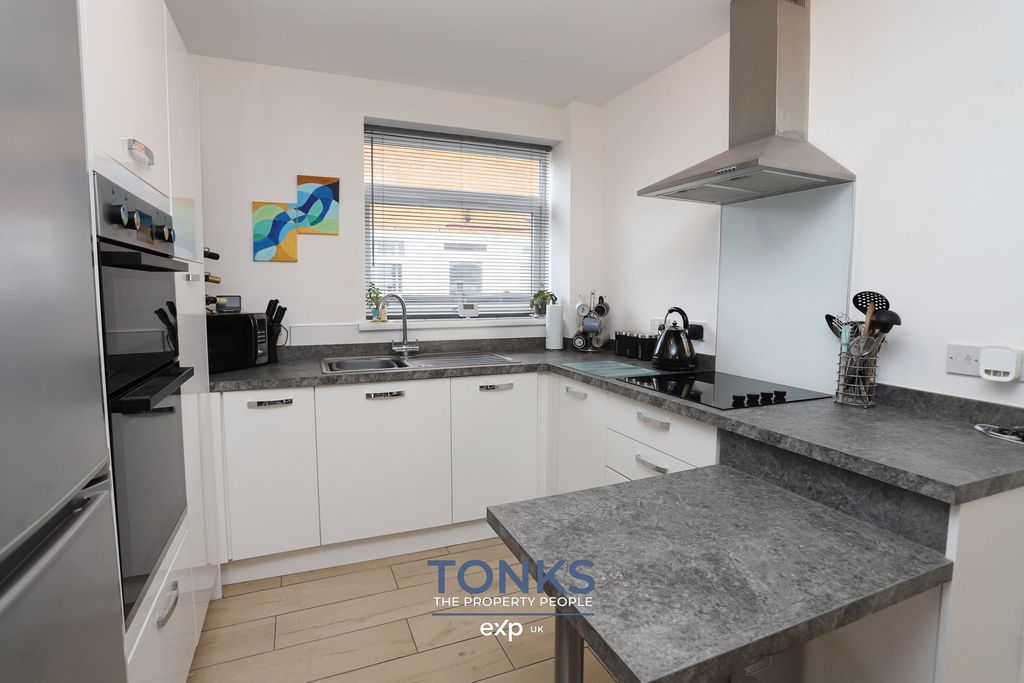 Property photo 3 of 14