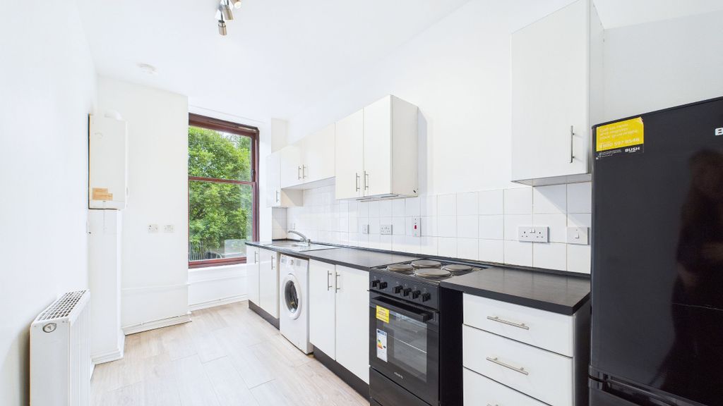 Property photo 2 of 11 Kitchen