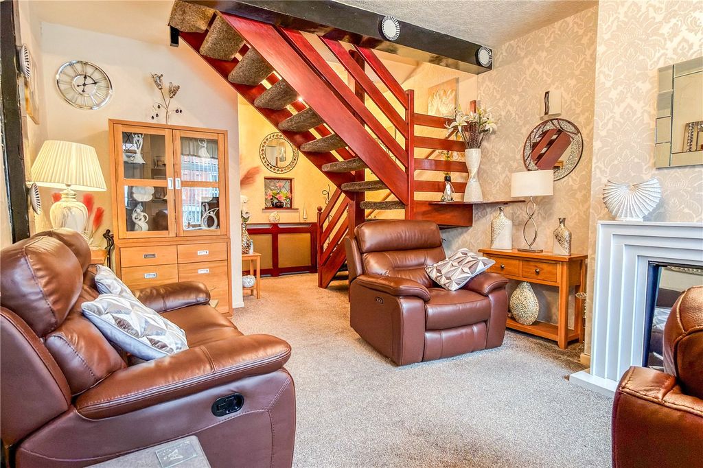 Property photo 2 of 12 Lounge