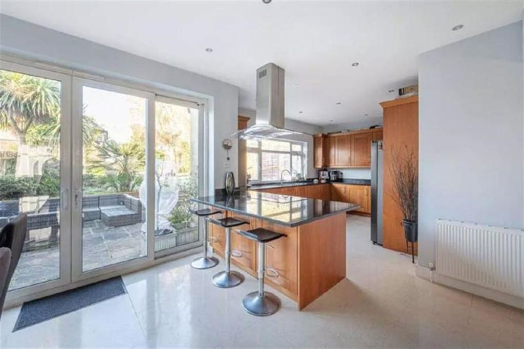 Property photo 1 of 13 (Main)