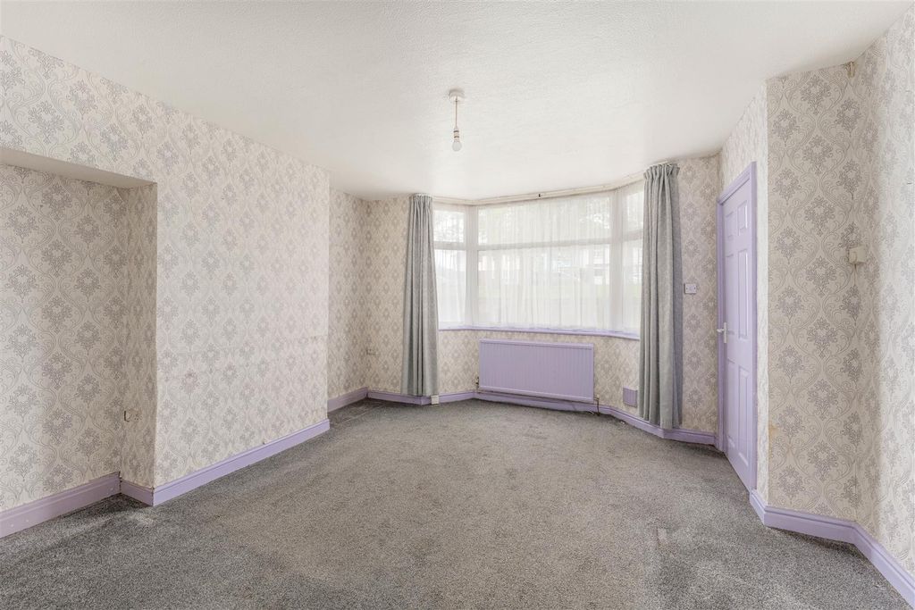 Property photo 3 of 12 58 Ruscote Avenue, Banbury-4.Jpg