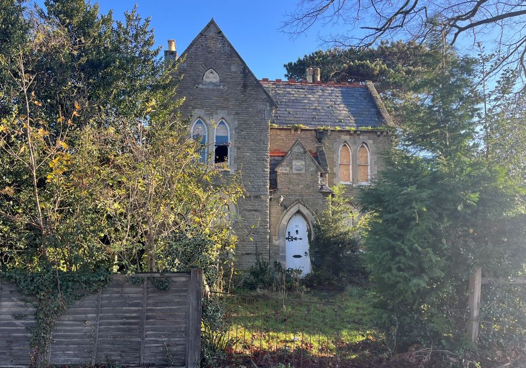 Property photo 1 of 32