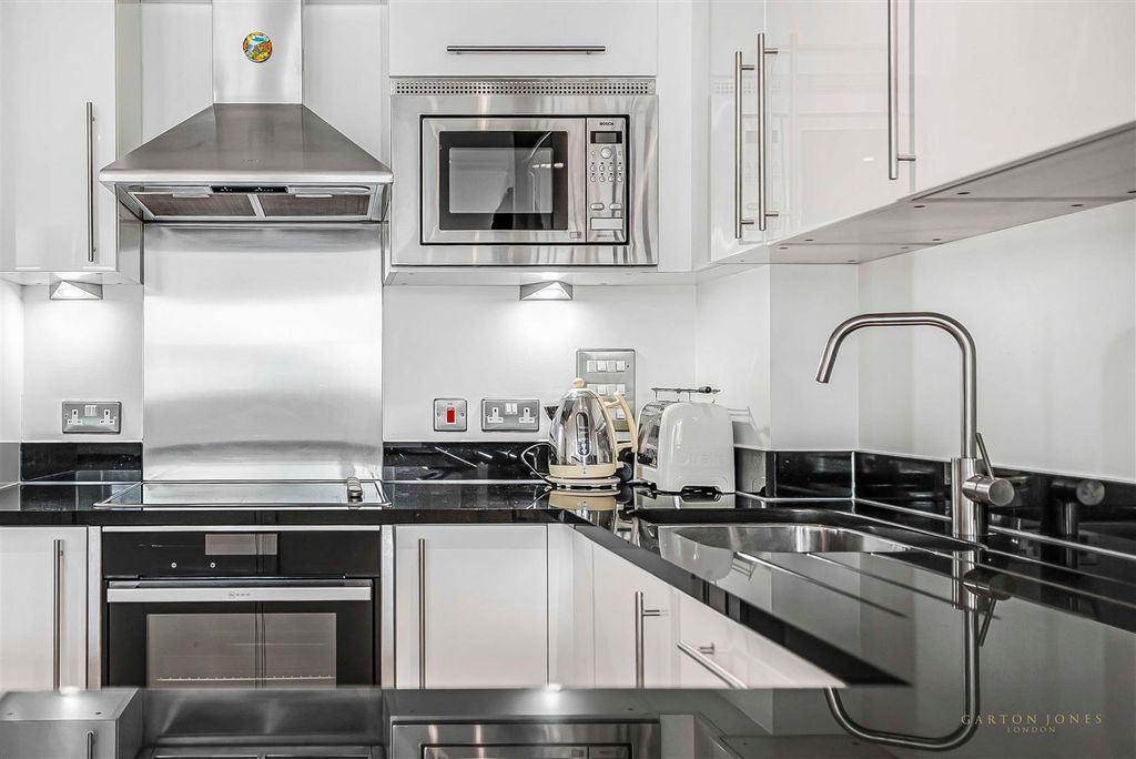 Property photo 2 of 15 Kitchen