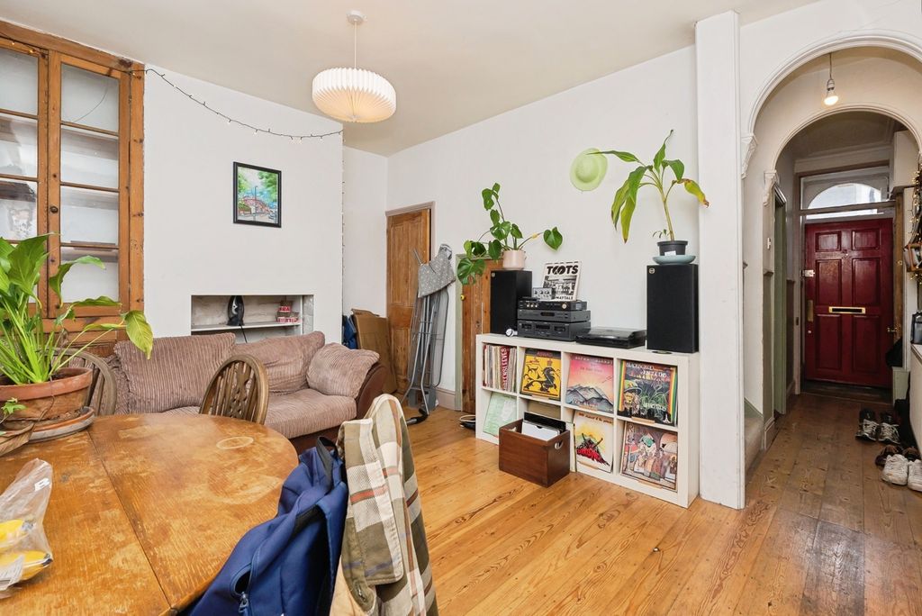 Property photo 3 of 20 Pbox-Img.Jpg
