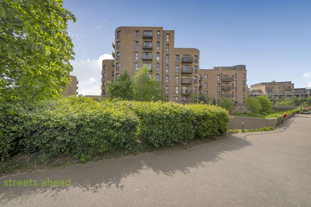 Property photo 3 of 18 42Fdf24E-F8Bf-4Ff...