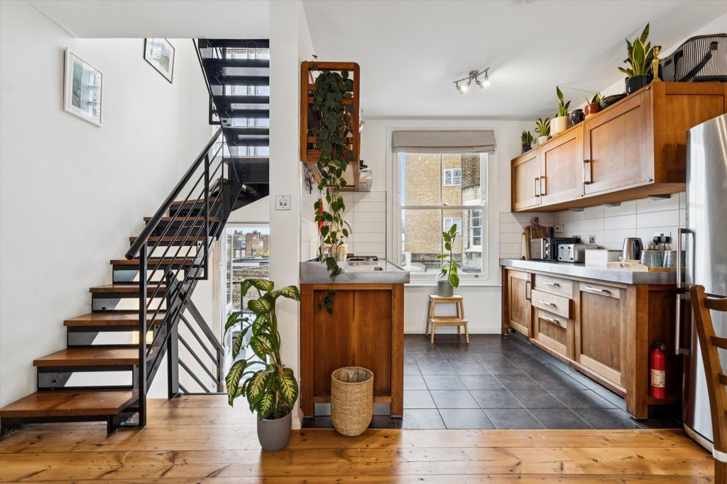 Property photo 3 of 16 Image