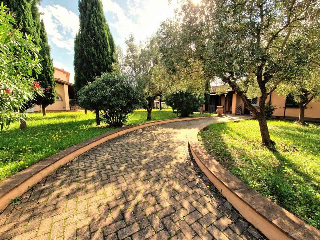 Property photo 1 of 28