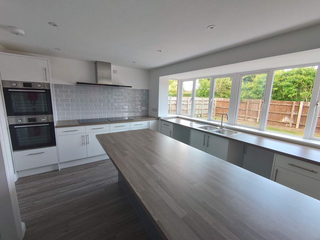 Property photo 2 of 8 32E7135A8E929Aeb275c86030d74008E