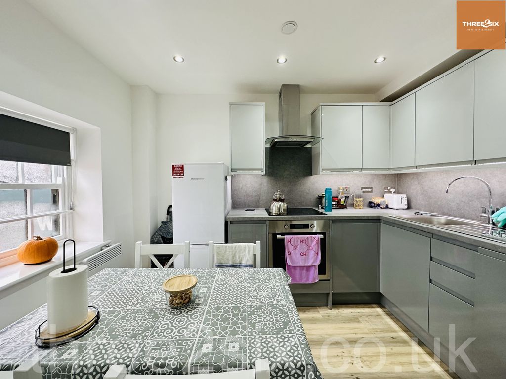 Property photo 3 of 6 Gallery