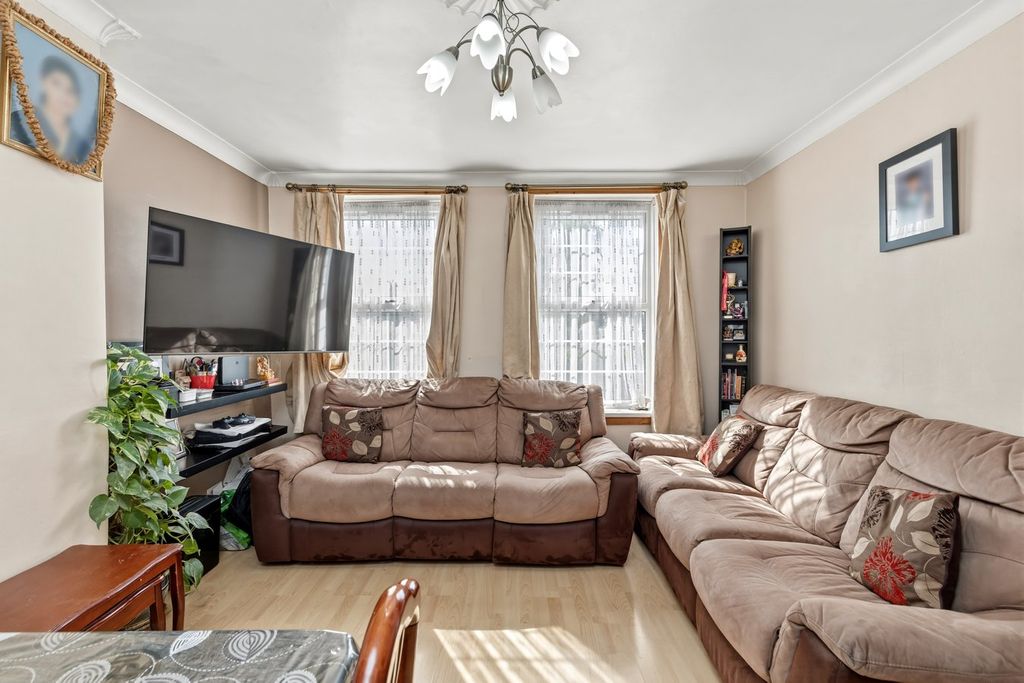 Property photo 2 of 22