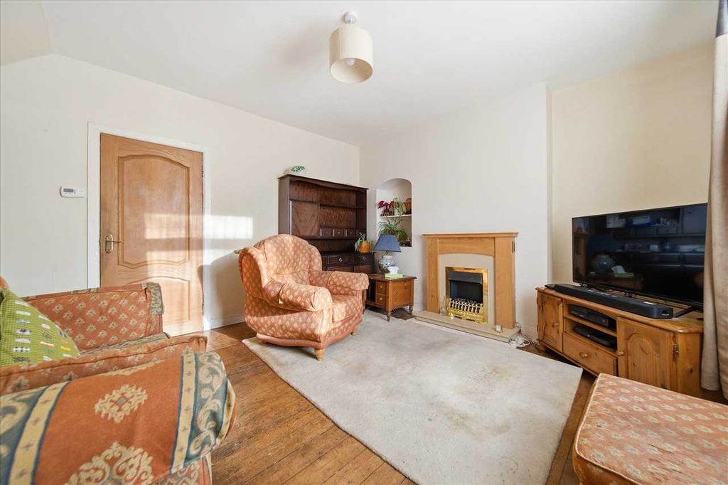 Property photo 2 of 11 Lounge