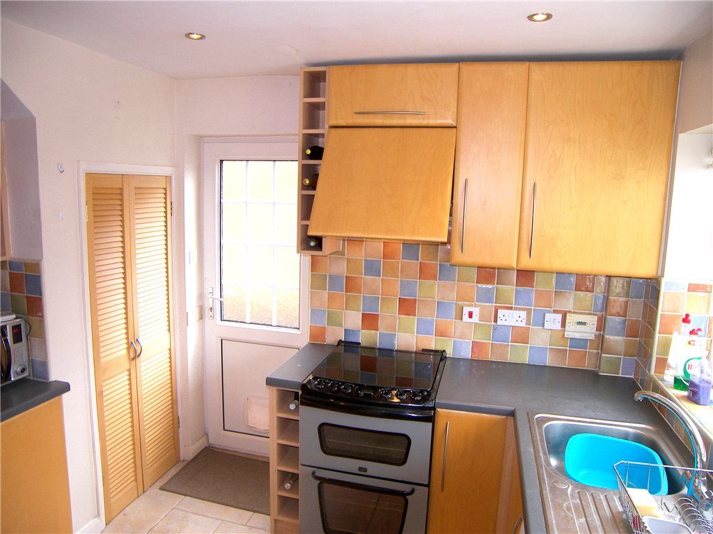 Property photo 2 of 7 Kitchen