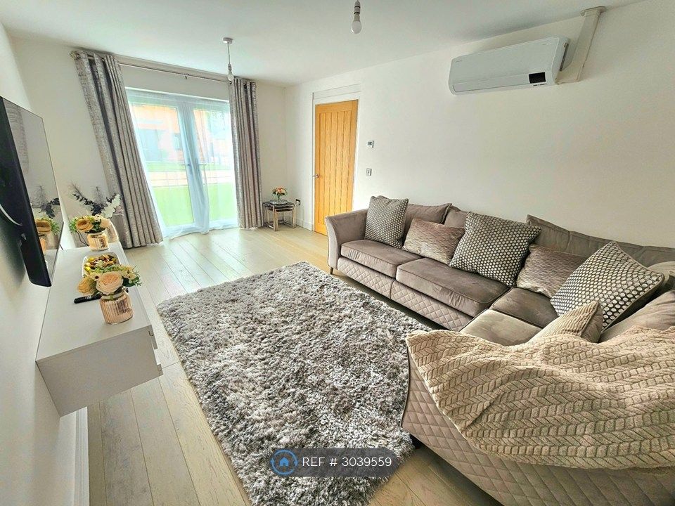 Property photo 2 of 21