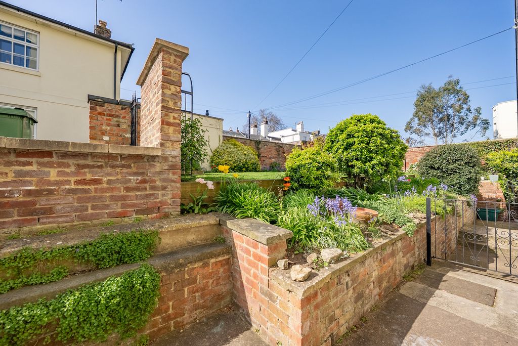 Property photo 2 of 34
