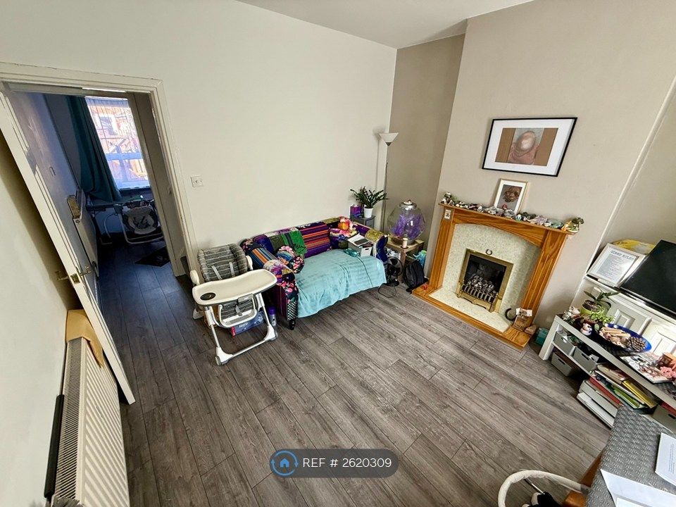 Property photo 3 of 11 Living Room