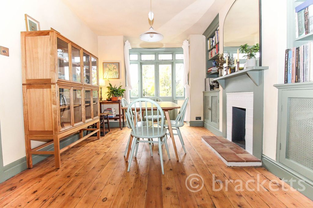 Property photo 2 of 33