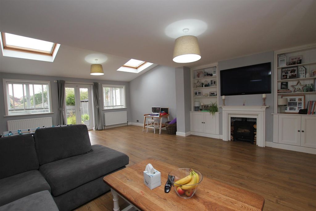 Property photo 2 of 15 Lounge 2.Jpg