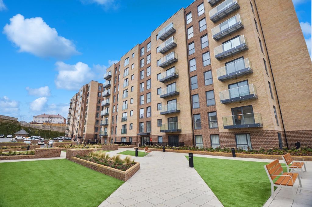 Property photo 1 of 12 3652860