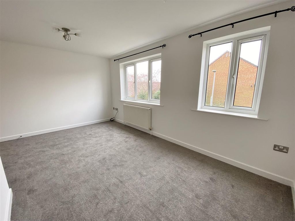 Property photo 2 of 9 Lounge