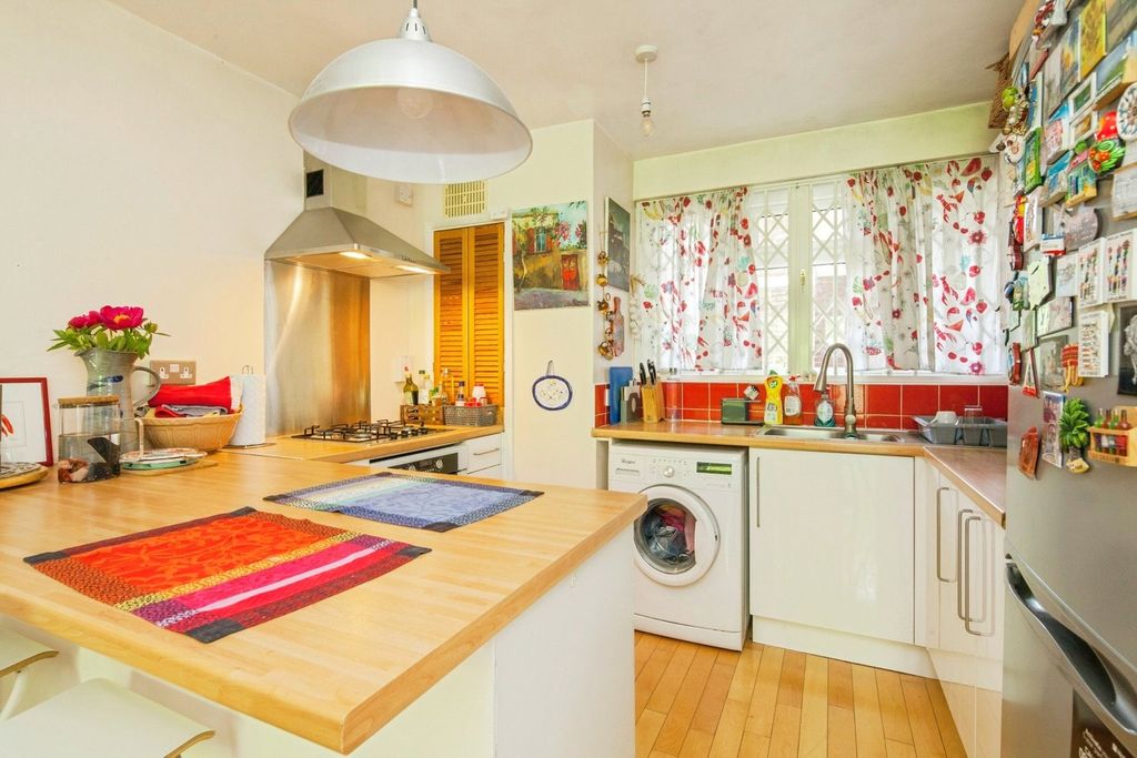 Property photo 2 of 17 Photo