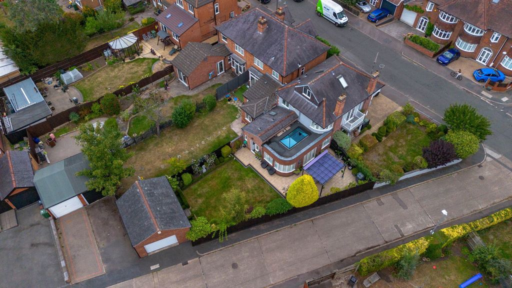 Property photo 2 of 46