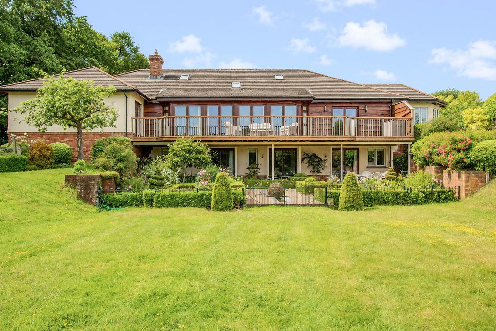 Property photo 1 of 32