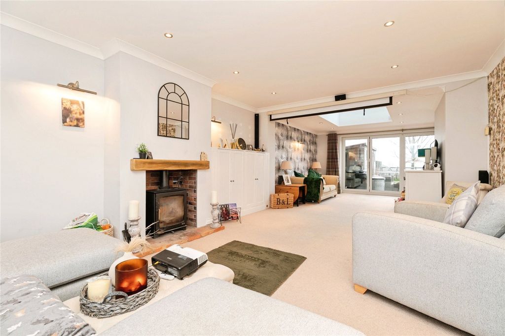 Property photo 2 of 28 Picture No. 10