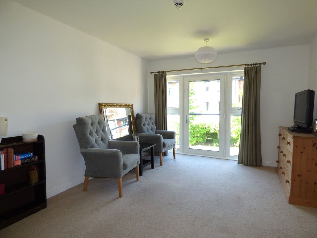 2 bed flat for saleWorcester Road, Malvern, Worcestershire WR14 photo 5