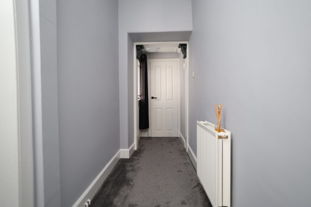 Property photo 2 of 28