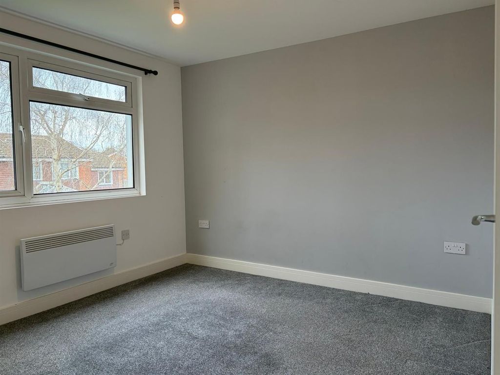 Property photo 3 of 10 Master Bedroom