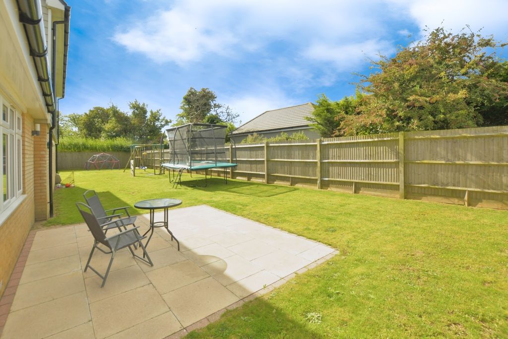 Property photo 2 of 16 Garden