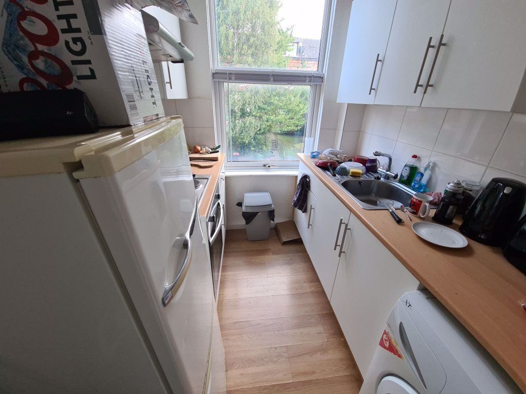 Property photo 3 of 5 A Bright And Tidy Kitchen With Ample Counter Space...
