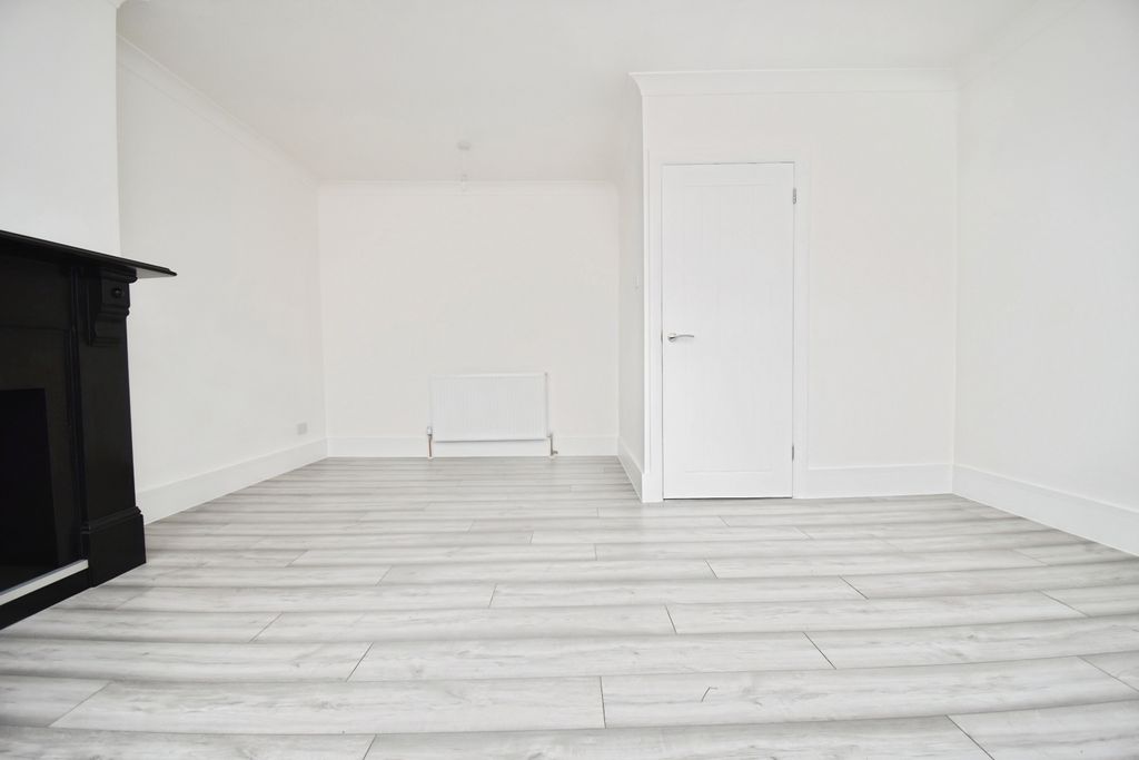 Property photo 3 of 7 Reception