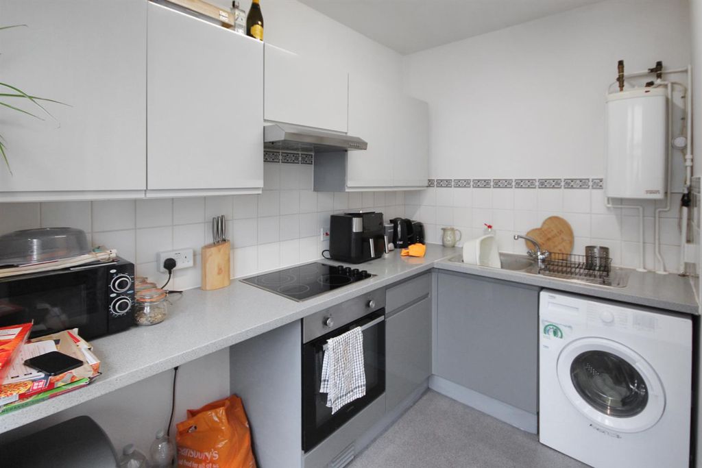 Property photo 3 of 9 Kitchen/Breakfast Room