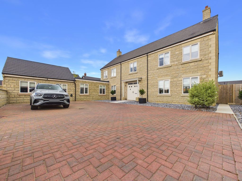 Property photo 1 of 41