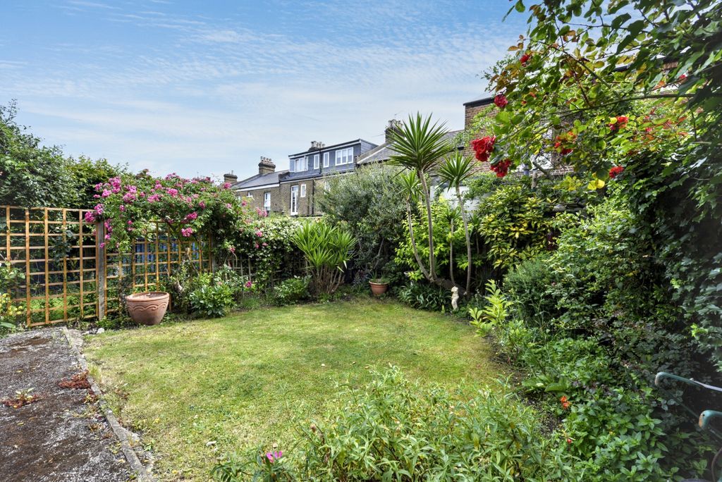 Property photo 2 of 15 Flat 2, Lazlo House, 55 Shenley Road, Camberwell, London Se5 8LX