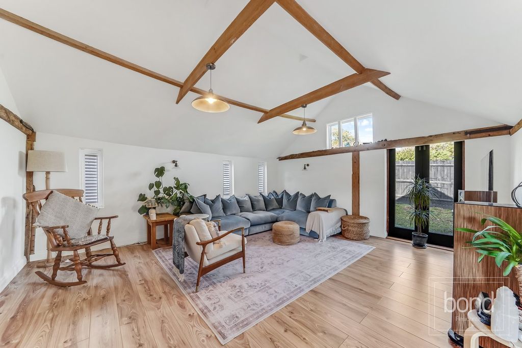 Property photo 3 of 32