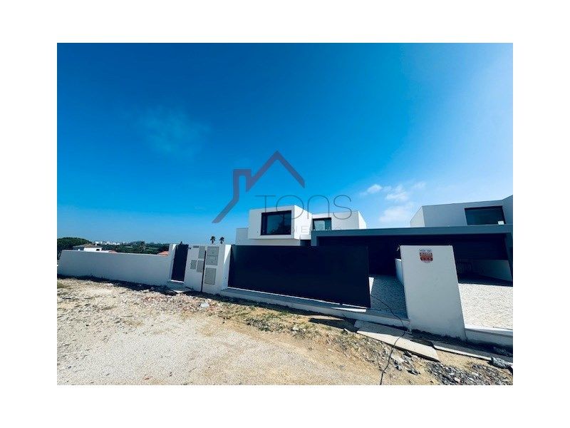 Property photo 2 of 26