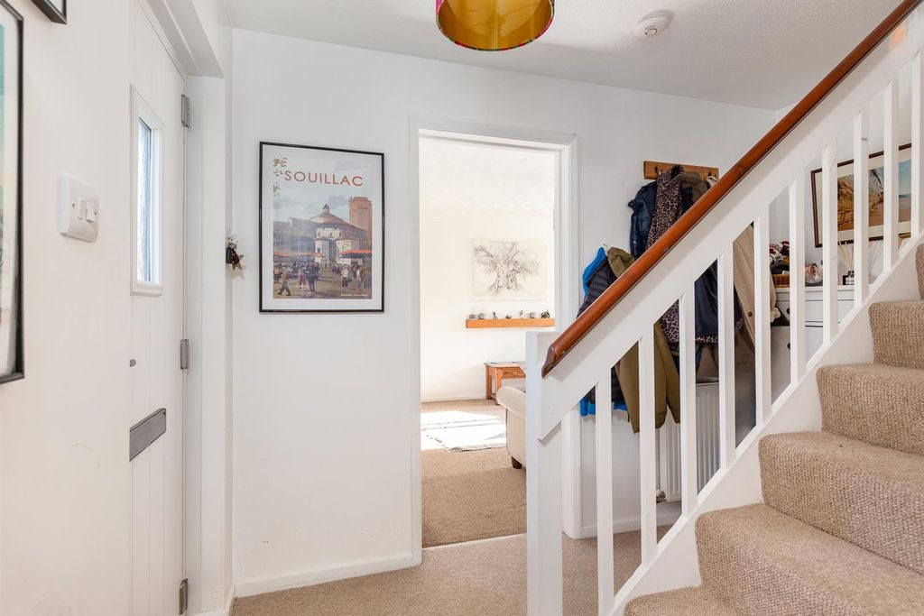 Property photo 2 of 25