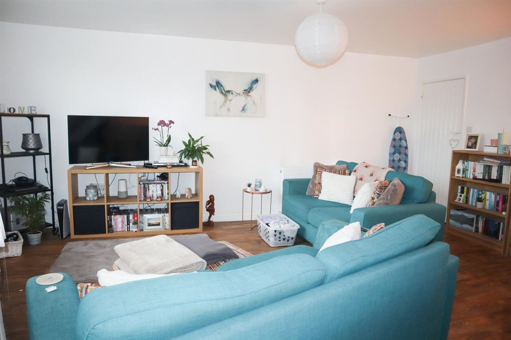 Property photo 2 of 10 Sitting Room