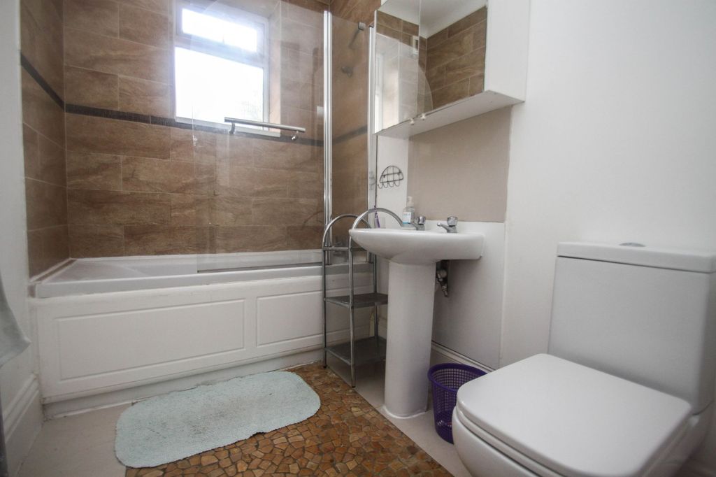 Property photo 2 of 9 Photo 9