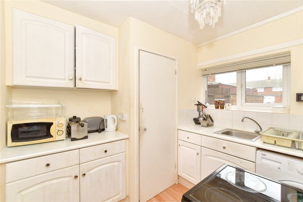 Property photo 2 of 10 Kitchen