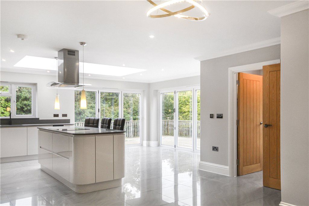 Property photo 2 of 14 Kitchen