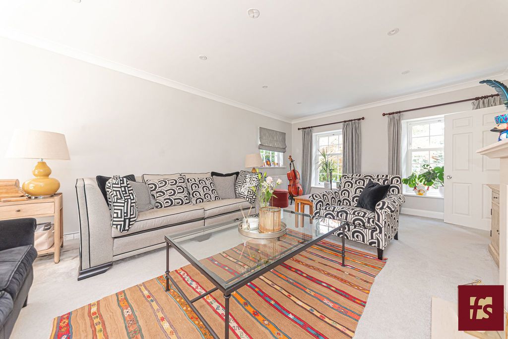 Additional image 18 of 5 bed detached house for saleTalisman Close, Crowthorne, Berkshire RG45