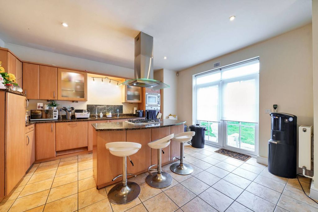 Property photo 2 of 17